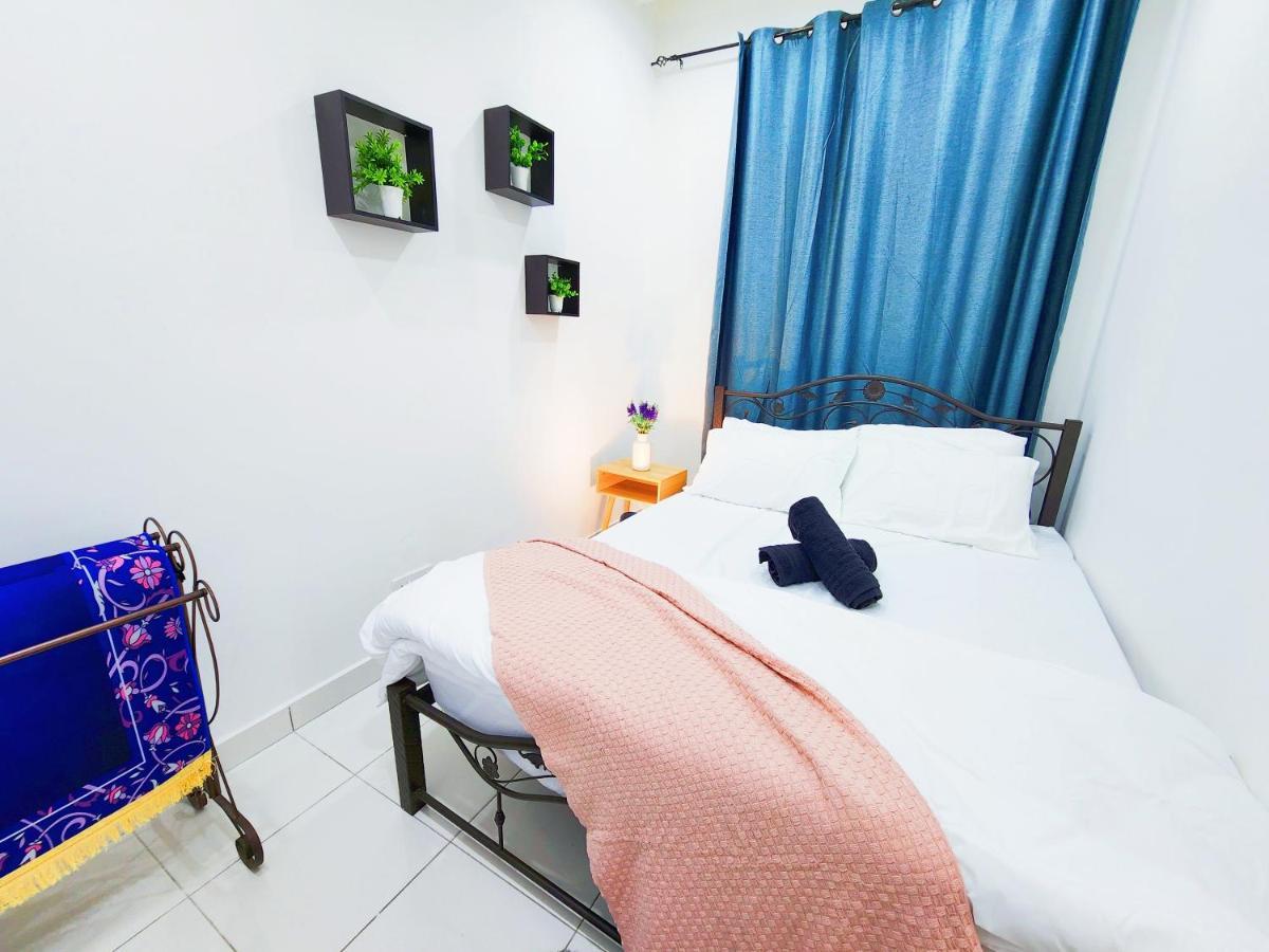 נילאי Klia Lili Residensi 5 Plus 2 Pax With Splendid Pool מראה חיצוני תמונה